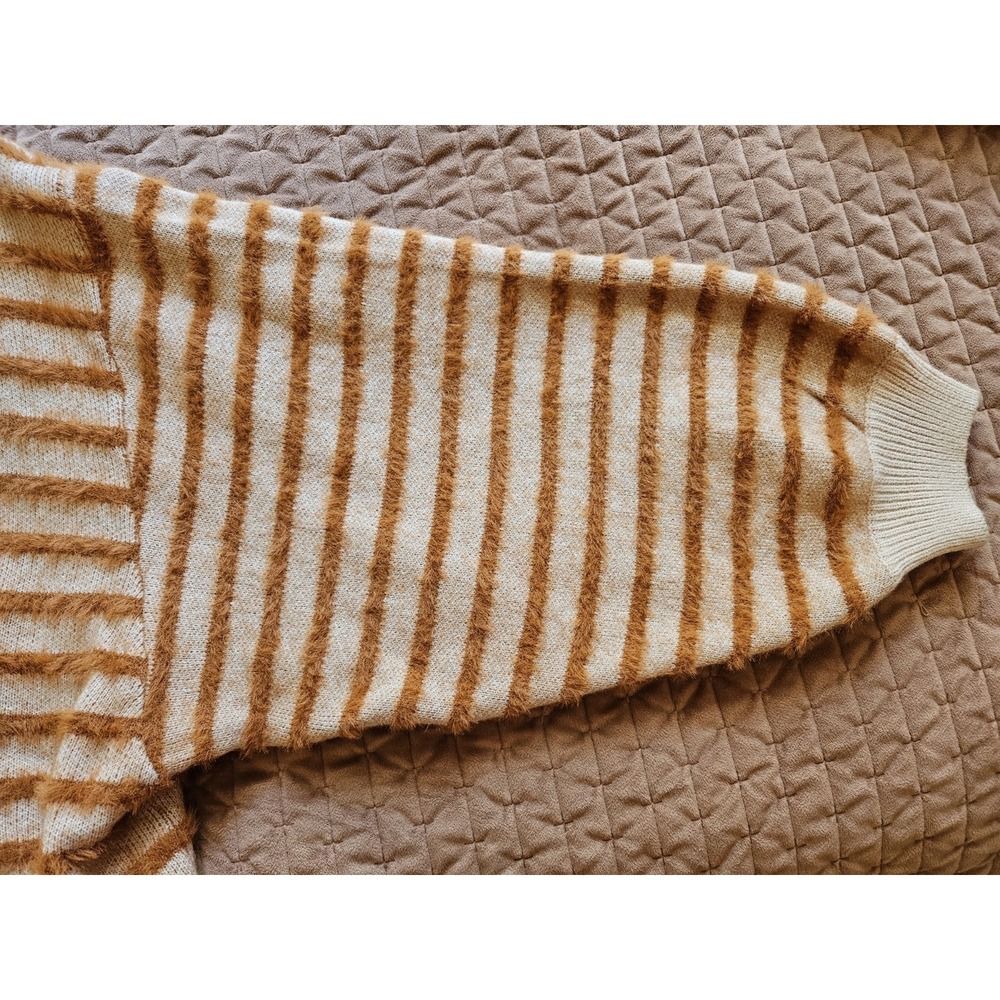 NWT Davi & Dani Oversized Rust Striped Fuzzy V-Neck Sweater, Plus Sz. 1X - Picture 7 of 8